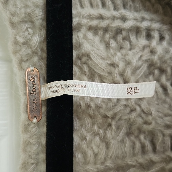 FREE PEOPLE Cable Knit cropped Sweater 15% wool - Picture 4 of 6